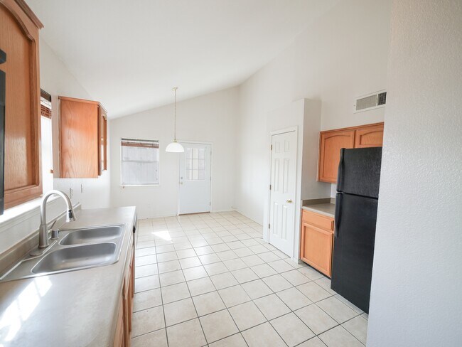 Building Photo - 12752 Tierra Salas Dr