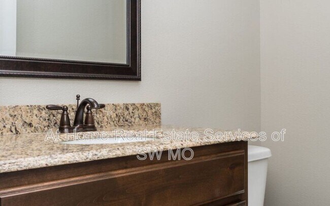 Foto del edificio - 1380 E Deerfield St