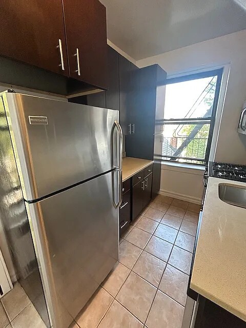 Foto del edificio - 63-45 Wetherole St