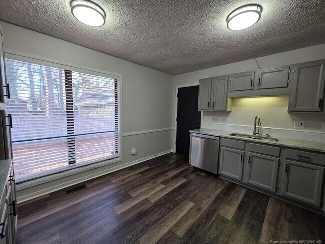 Foto del edificio - 4491 Briton Ct