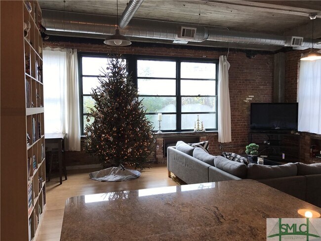 Foto del edificio - 528 Selma St