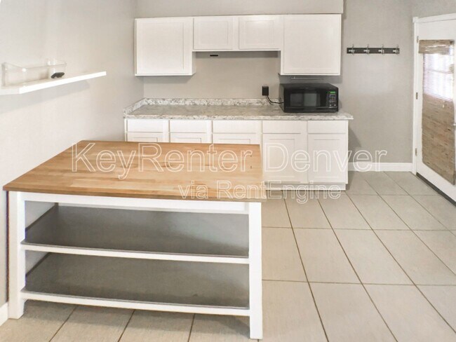 Foto del edificio - 16597 E Lasalle Pl