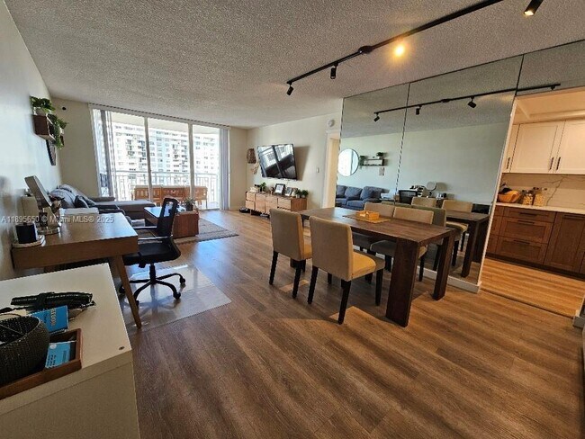 Foto del edificio - 18061 Biscayne Blvd