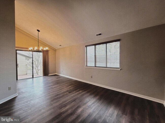 Building Photo - 206B Cypress Point Cir