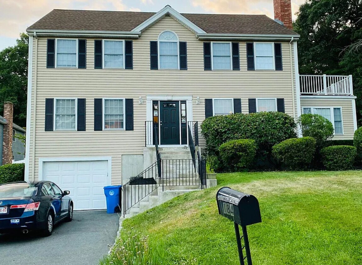 Foto principal - 184 Prospect Hill Rd
