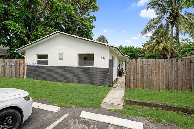 Foto del edificio - 849 SW 9th Ct