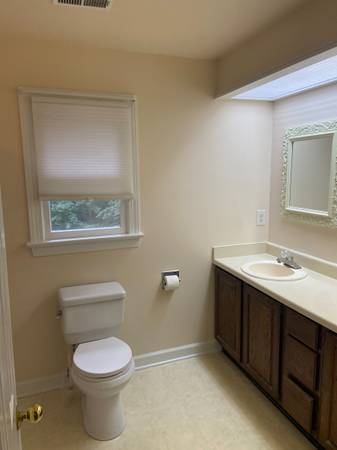 Building Photo - 123 Remington Woods Dr