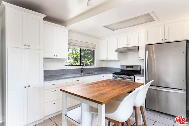 Building Photo - 441 N Ditman Ave