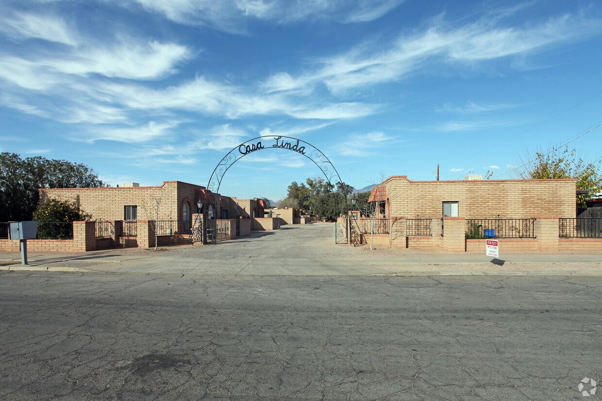 Main la propiedad - Casa Linda