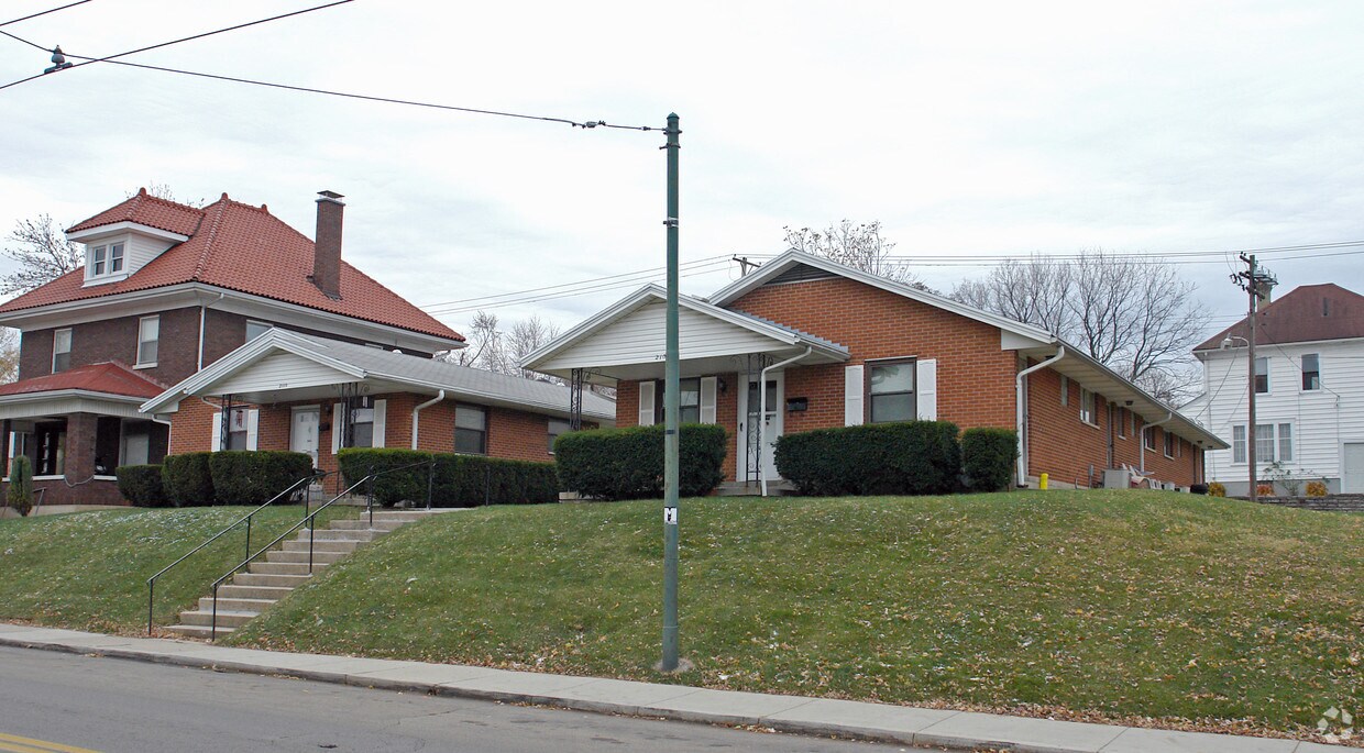 Building Photo - 2104-2108 Wyoming St