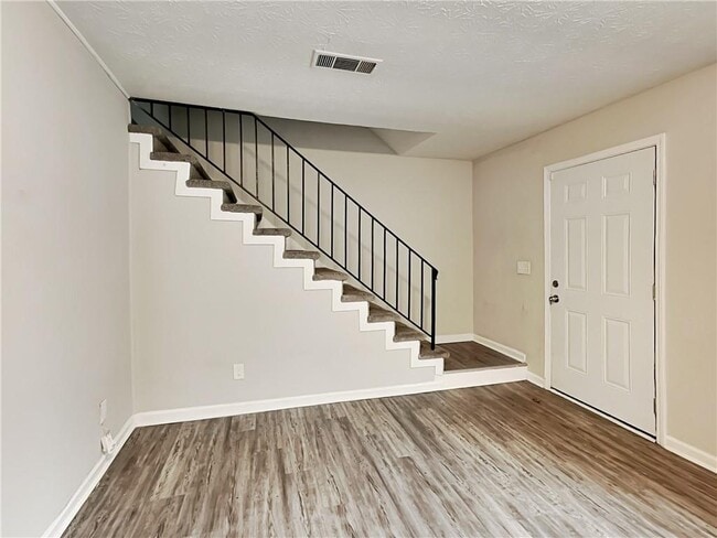 Foto del edificio - 1829 Whitehall Forest Ct SE