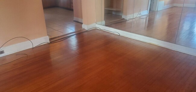 Building Photo - 31 Thurman St