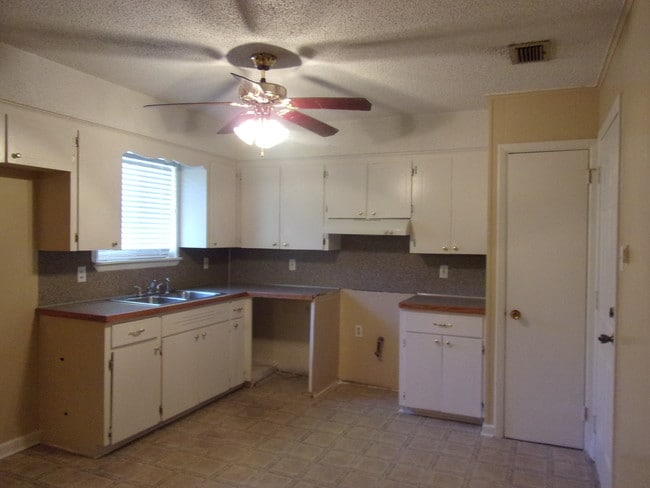 Building Photo - 300 Dryad Ln