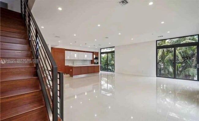 Foto del edificio - 909 NE 16th Terrace