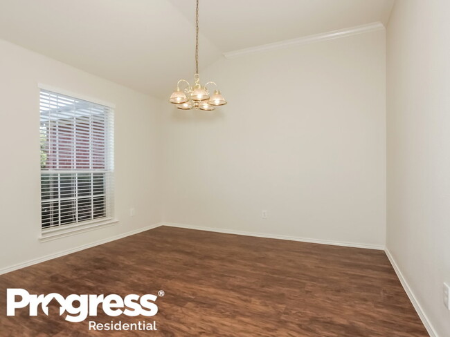 Building Photo - 807 Parkside Dr