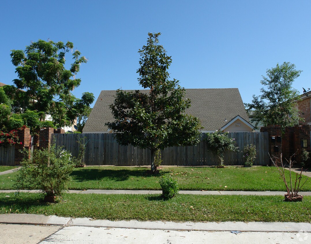 Building Photo - 3648 Martinique Ave