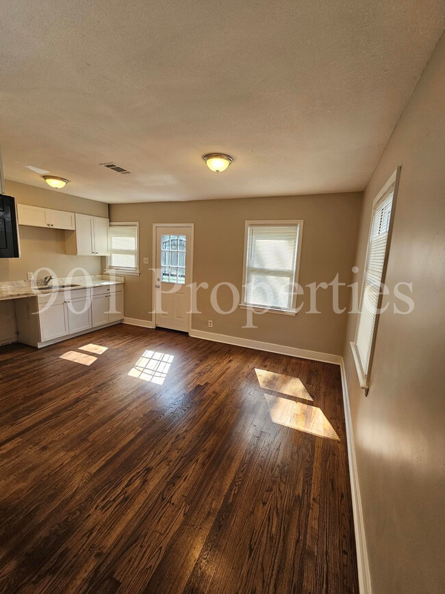 Photo - 135 Plainview St House