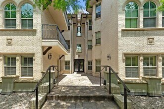 Building Photo - 5801 Hillcrest Ave