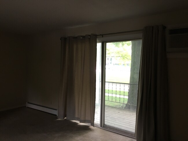 Building Photo - 203 Haywood Dr