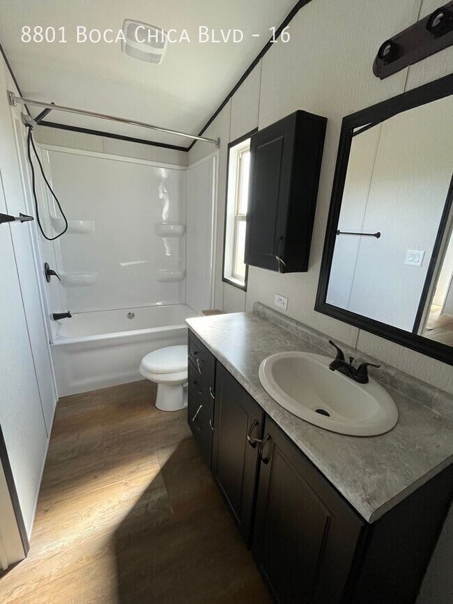 Foto del edificio - 8801 Boca Chica Blvd