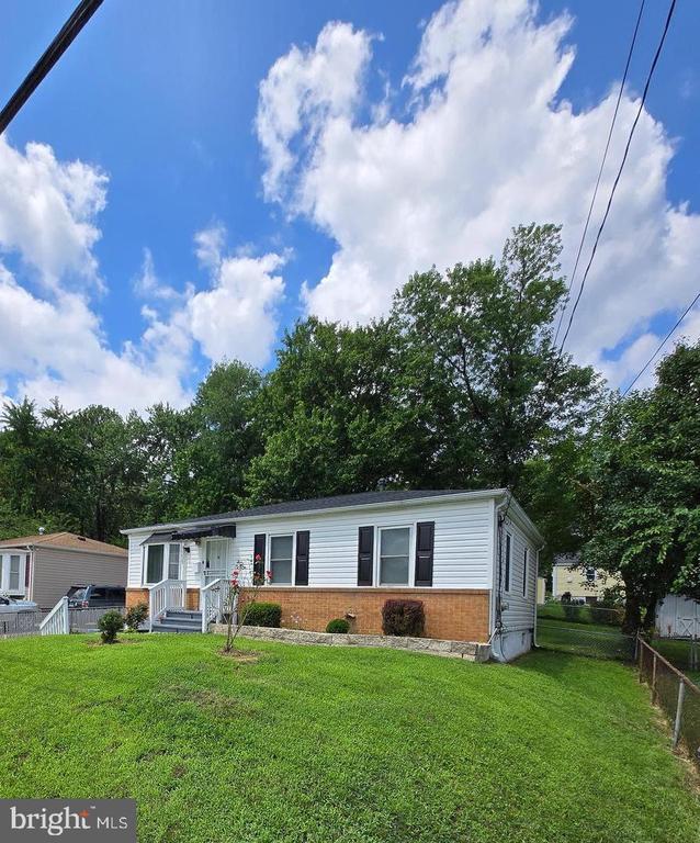 Building Photo - 5520 Duchaine Dr