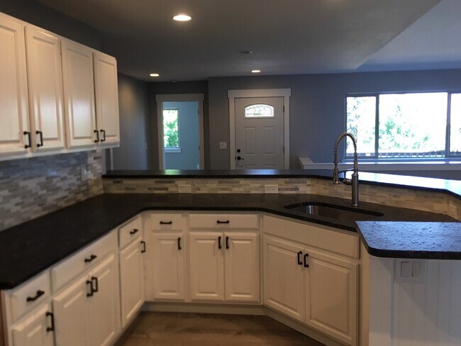 Foto del edificio - Gorgeous  3 Bed 2 Bath Home In The Dalles