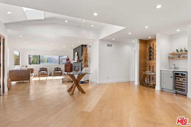 Foto del edificio - 8547 Shoup Ave
