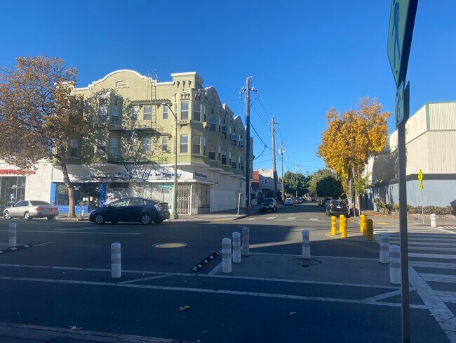 Edificio - 2445 Telegraph Ave