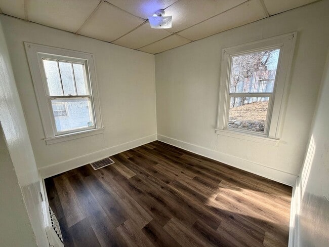 Building Photo - 2 bed 1 bath House for rent!