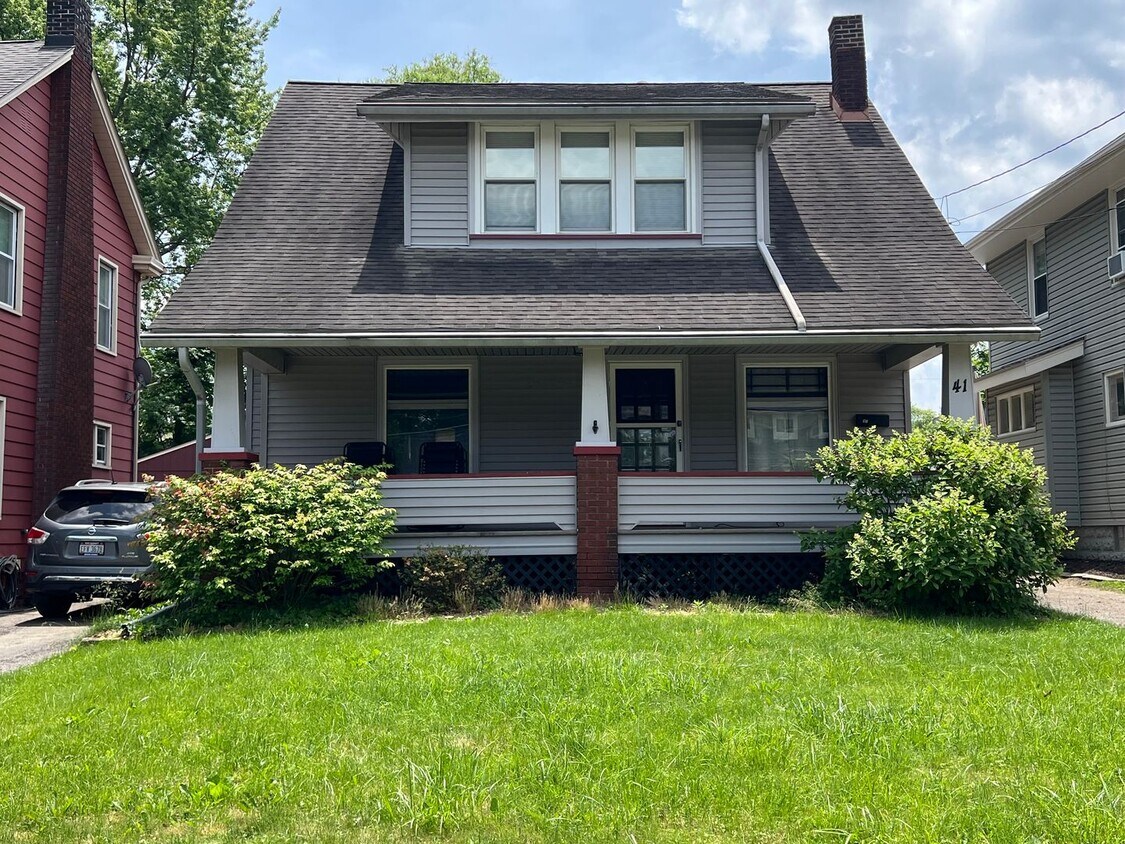 Primary Photo - Boardman 2 Story, 3 Bedroom / 1 1/2 Bath ,...