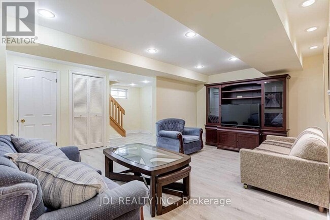 Building Photo - 50 Silverview Dr
