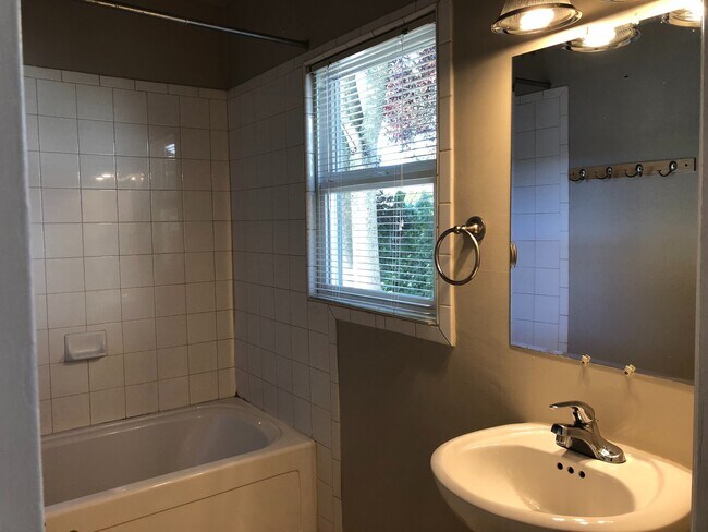 Foto del edificio - Great 3 Bedroom, 1 bath Home in Portland!!...