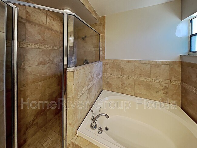 Foto del edificio - 11701 Lynmoor Dr