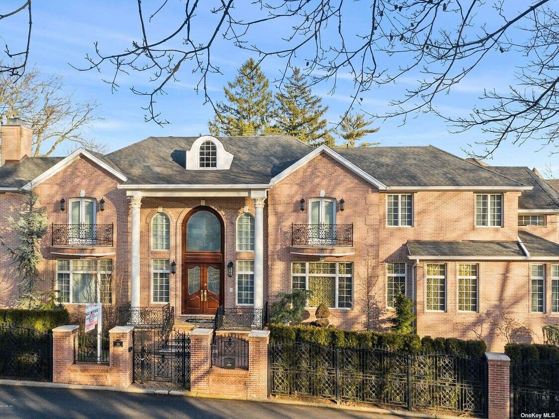 Primary Photo - 120 College Pl
