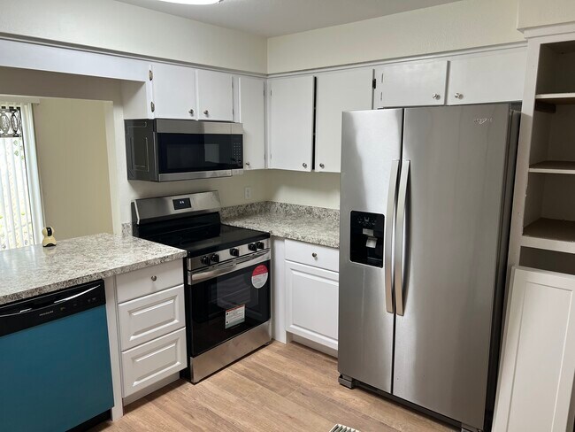 Foto del edificio - 442 Myrtlewood Rd