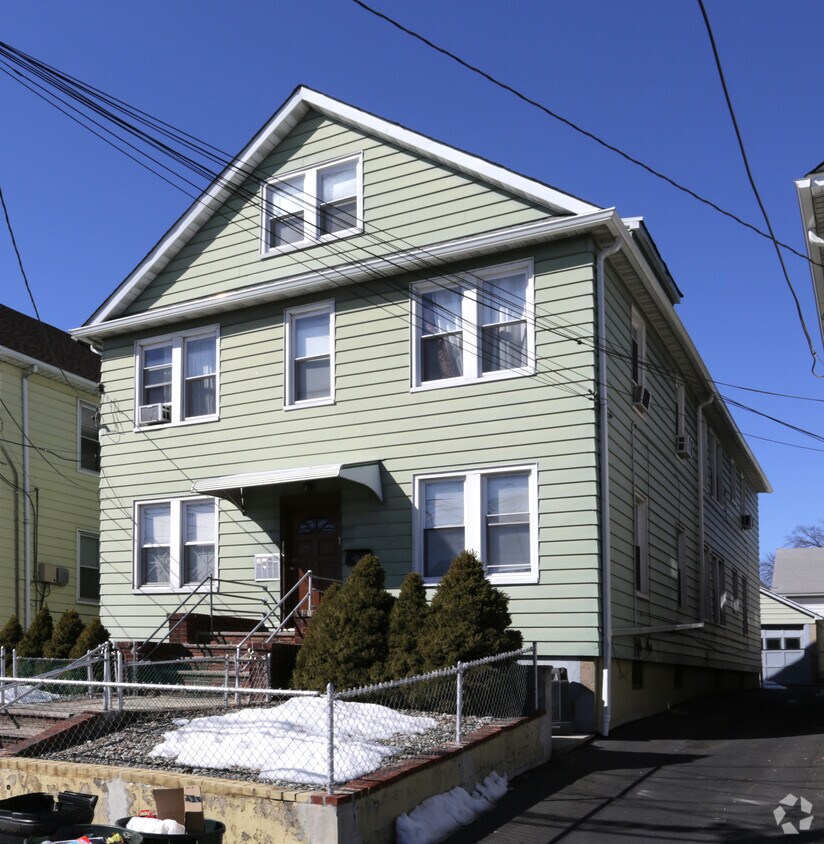 Primary Photo - 958 Jackson Ave