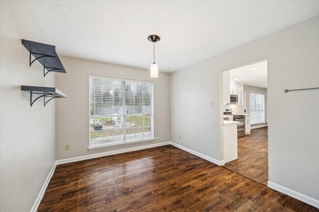 Foto del edificio - 3315 Kings Mountain Dr