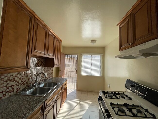 Building Photo - 520 N 4th St