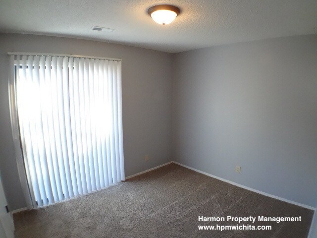 Building Photo - Newly Renovated 1 Bd Apts Near Central & West