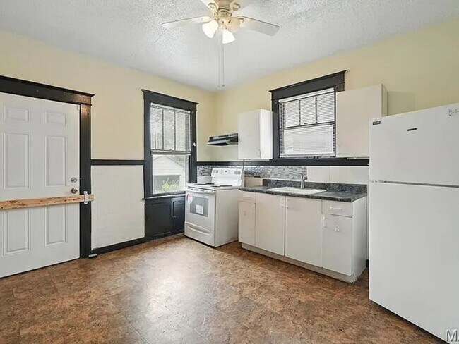 Building Photo - Charming 2BR House in Saint Louis