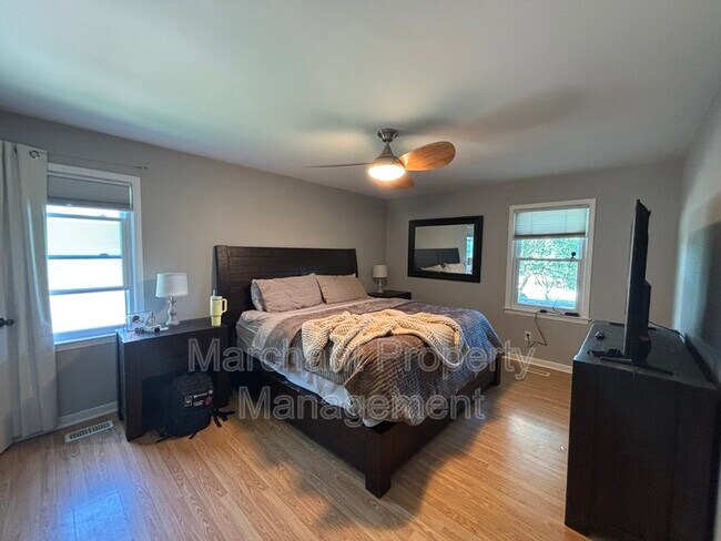 Building Photo - 208 Frances Cannon Dr