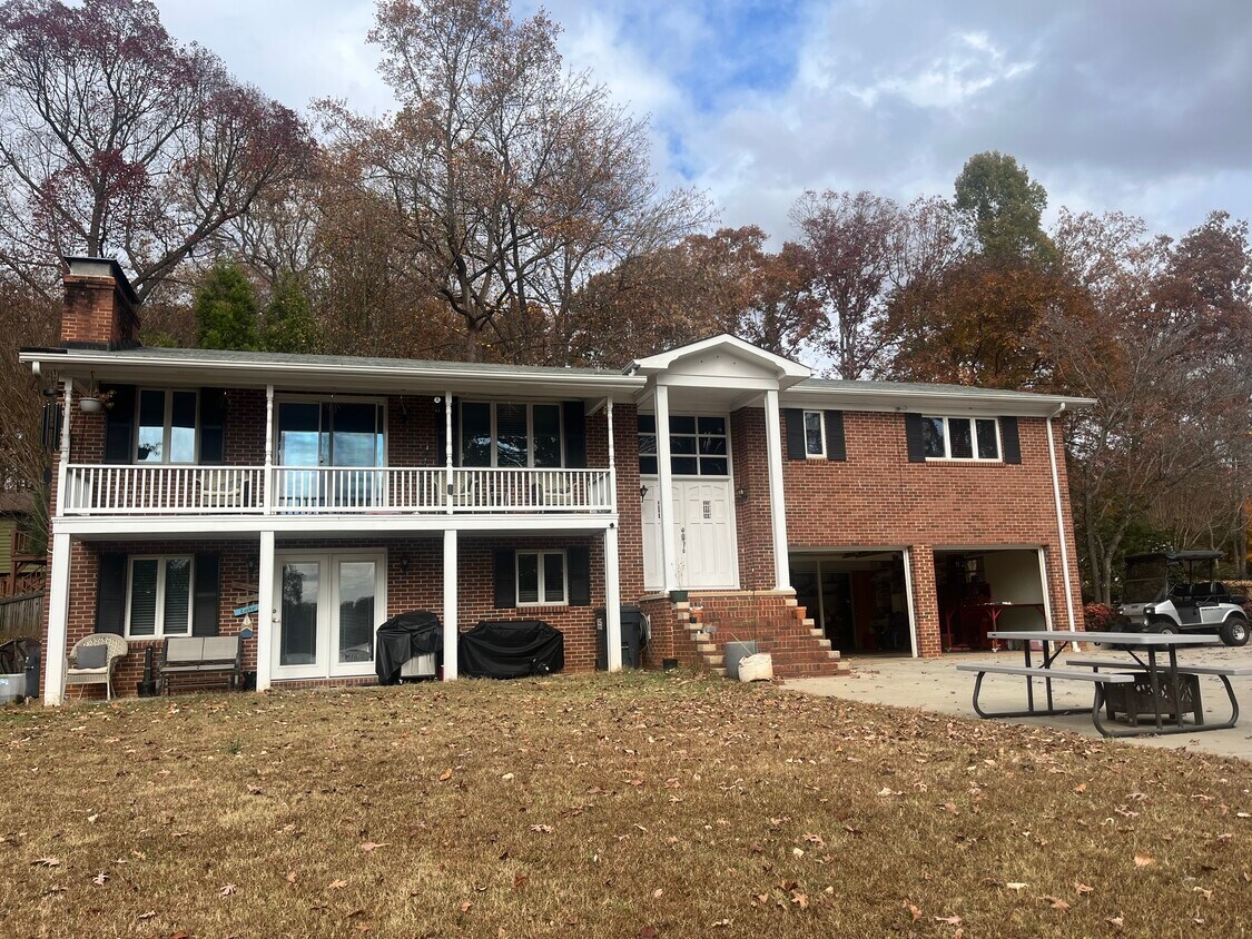 Primary Photo - 120 Elysian Dr