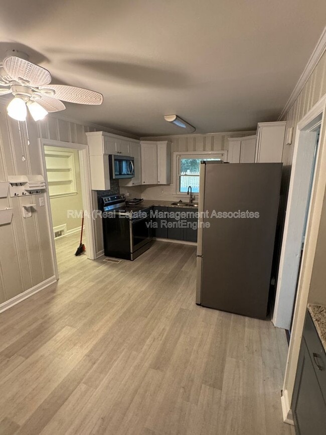 Foto del edificio - 1122 Maple Dr