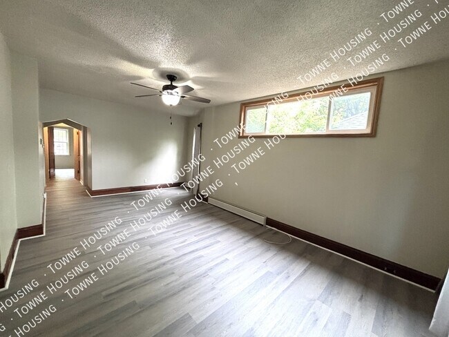 Building Photo - 1811 Weston Ave