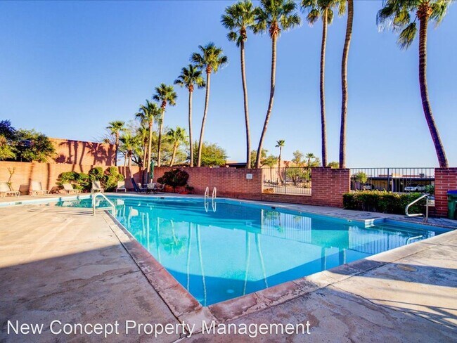 Foto del edificio - 2 br, 2 bath House - 5526 N. Arroyo Grande...