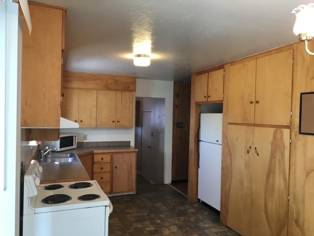 Building Photo - 1182 S 10th St E