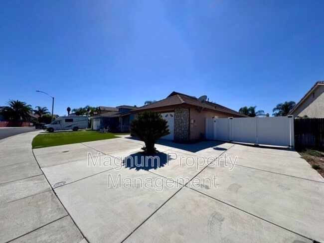 Building Photo - 27081 School Park Dr