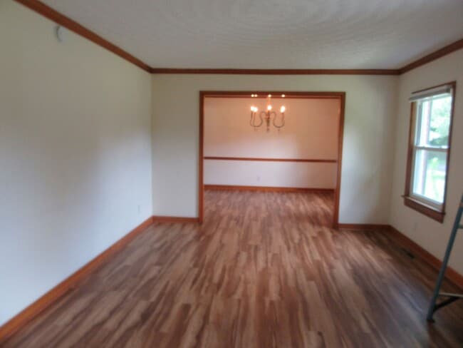 Building Photo - Beautiful Home with a Country Setting