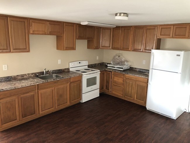 Building Photo - One Bedroom Apartment