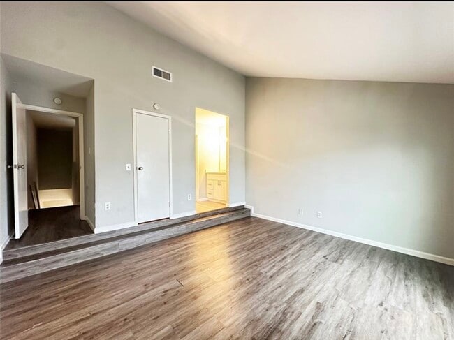 Building Photo - 8717 Victorian Village Dr